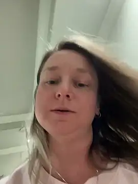 Snapshot of Vivian_MayXxX chatting on December 14, 4:34 am Vivian MayXxX online show from December 14, 4:34 am