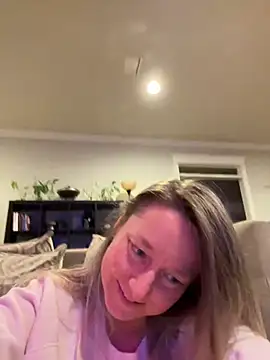 Snapshot of Vivian_MayXxX chatting on December 19, 12:34 am Vivian MayXxX online show from December 19, 12:34 am