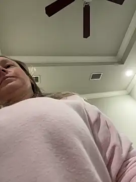 Snapshot of Vivian_MayXxX chatting on December 30, 12:32 am Vivian MayXxX online show from December 30, 12:32 am