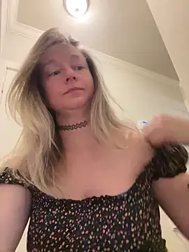 Snapshot of Vivian_MayXxX chatting on January 5, 8:00 pm Vivian MayXxX online show from January 5, 8:00 pm