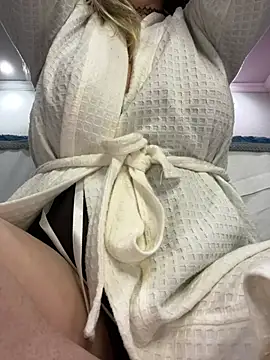 Snapshot of Vivian_MayXxX chatting on January 11, 2:41 am Vivian MayXxX online show from January 11, 2:41 am