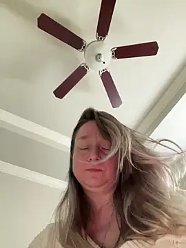 Snapshot of Vivian_MayXxX chatting on February 14, 2:12 pm Vivian MayXxX online show from February 14, 2:12 pm