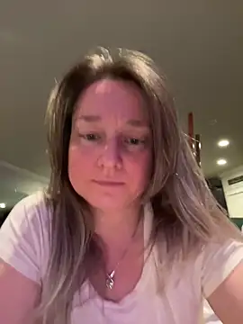 Snapshot of Vivian_MayXxX chatting on March 8, 11:28 pm Vivian MayXxX online show from March 8, 11:28 pm