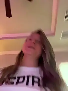 Snapshot of Vivian_MayXxX chatting on October 31, 11:55 am Vivian MayXxX online show from October 31, 11:55 am