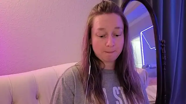 Snapshot of Vivian_MayXxX chatting on December 16, 10:15 pm Vivian MayXxX online show from December 16, 10:15 pm