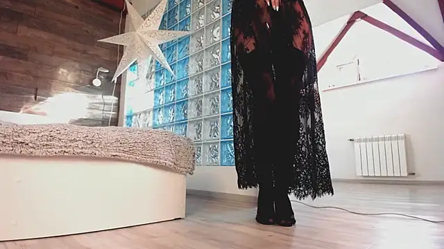 Snapshot of AzaliaSwallows chatting on February 28, 1:36 pm AzaliaSwallows online show from February 28, 1:36 pm