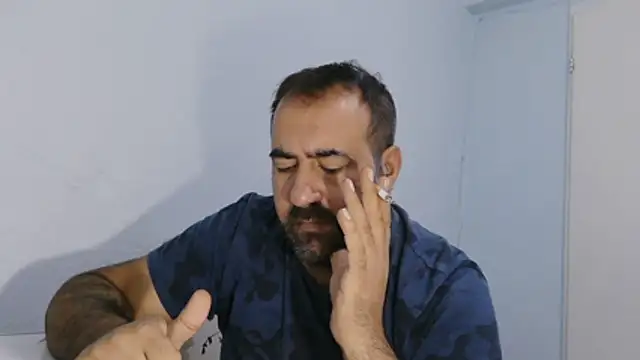 Snapshot of ZYXEL353 chatting on November 16, 10:59 pm ZYXEL353 online show from November 16, 10:59 pm