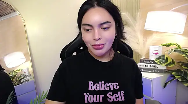 HotstuffCherrySummer online show from January 9, 9:27 am