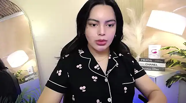 HotstuffCherrySummer online show from January 11, 5:52 am