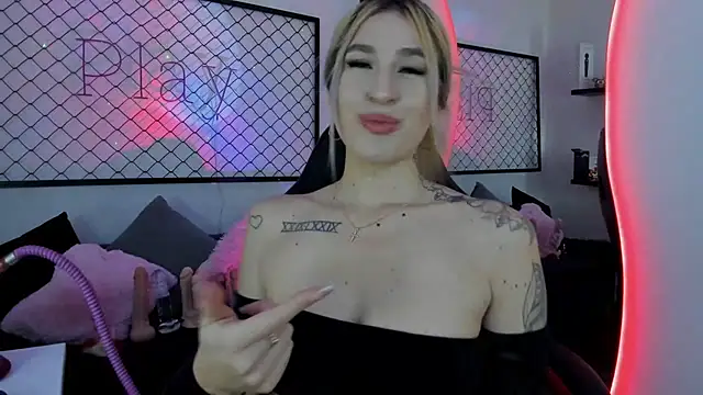 Atenea Klett  online show from February 3, 1:30 pm