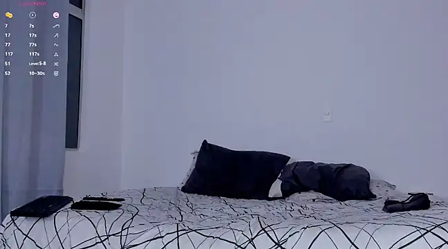 Snapshot of Cloudy_pigDude chatting on January 22, 8:29 am Cloudy pigDude online show from January 22, 8:29 am