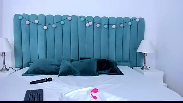 marianaaguii online show from December 30, 11:48 am