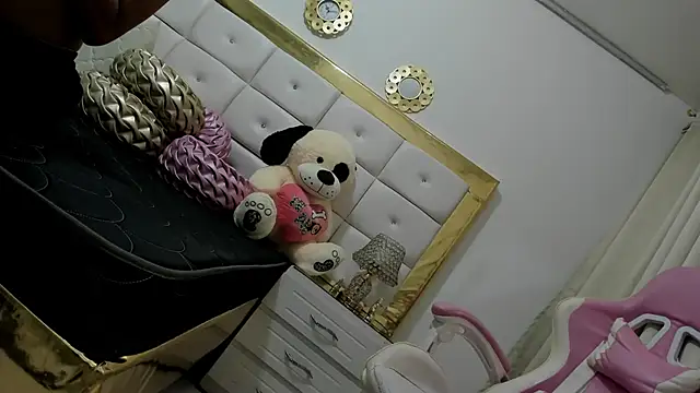 KendalStallyon online show from March 12, 1:30 pm