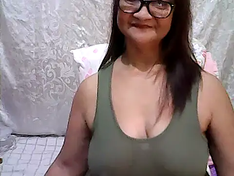 Snapshot of ScorpionLove12 chatting on December 8, 5:33 pm ScorpionLove12 online show from December 8, 5:33 pm