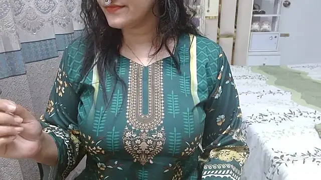 Snapshot of Lovelywife786 chatting on November 19, 5:02 pm Lovelywife786 online show from November 19, 5:02 pm