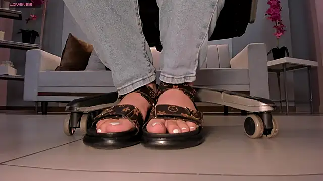 MartinnaBonnet online show from February 28, 10:41 am