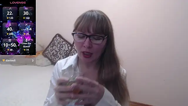 Snapshot of MargotLot chatting on December 3, 7:32 am MargotLot online show from December 3, 7:32 am