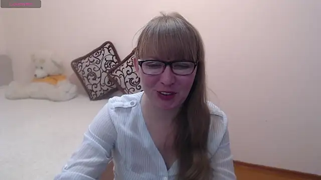 Snapshot of MargotLot chatting on January 10, 4:44 am MargotLot online show from January 10, 4:44 am