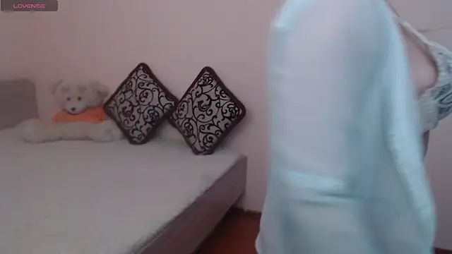 Snapshot of MargotLot chatting on January 25, 7:28 am MargotLot online show from January 25, 7:28 am