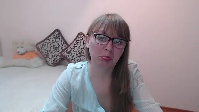 Snapshot of MargotLot chatting on February 27, 11:10 am MargotLot online show from February 27, 11:10 am