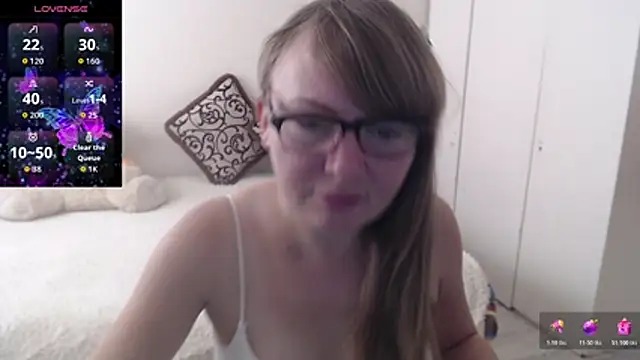 Snapshot of MargotLot chatting on October 21, 4:24 am MargotLot online show from October 21, 4:24 am