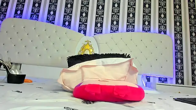 Snapshot of Aidasina chatting on February 15, 11:14 pm Aidasina online show from February 15, 11:14 pm