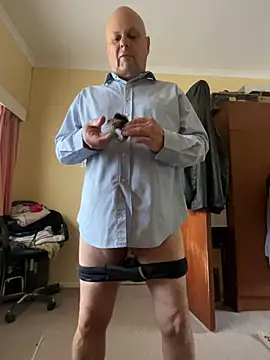 Snapshot of DaddyCumBumZA chatting on December 11, 4:49 am DaddyCumBumZA online show from December 11, 4:49 am