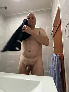 Snapshot of DaddyCumBumZA chatting on December 12, 4:48 am DaddyCumBumZA online show from December 12, 4:48 am