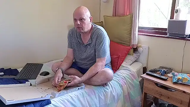 Snapshot of DaddyCumBumZA chatting on December 21, 11:22 am DaddyCumBumZA online show from December 21, 11:22 am