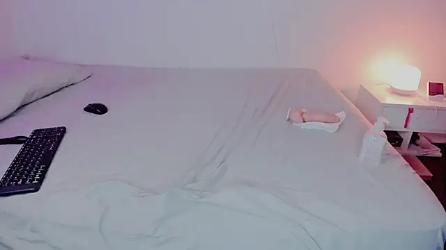 Snapshot of Amelia75 chatting on December 10, 1:22 am Amelia75 online show from December 10, 1:22 am