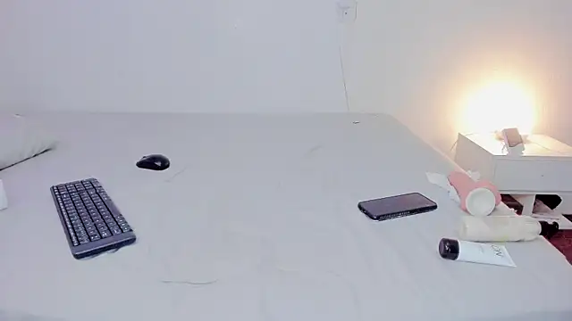 Snapshot of Amelia75 chatting on February 8, 11:45 pm Amelia75 online show from February 8, 11:45 pm