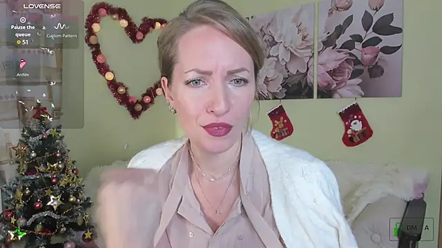 Queenymel online show from December 17, 3:39 pm