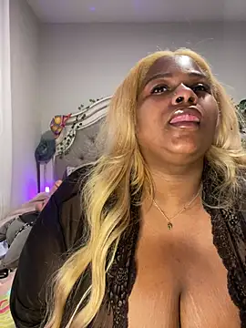 Snapshot of BigFineSelena chatting on January 2, 1:08 pm BigFineSelena online show from January 2, 1:08 pm