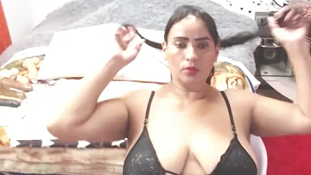 Snapshot of anie_milf1 chatting on February 27, 3:47 am anie milf1 online show from February 27, 3:47 am