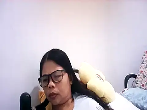 Snapshot of pinay_milfxx chatting on November 3, 5:31 am pinay milfxx online show from November 3, 5:31 am