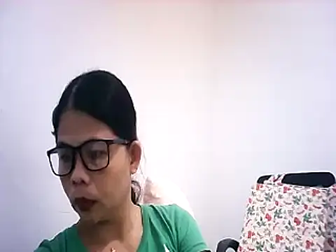 Snapshot of pinay_milfxx chatting on November 8, 12:11 am pinay milfxx online show from November 8, 12:11 am