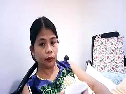 Snapshot of pinay_milfxx chatting on November 29, 11:30 pm pinay milfxx online show from November 29, 11:30 pm