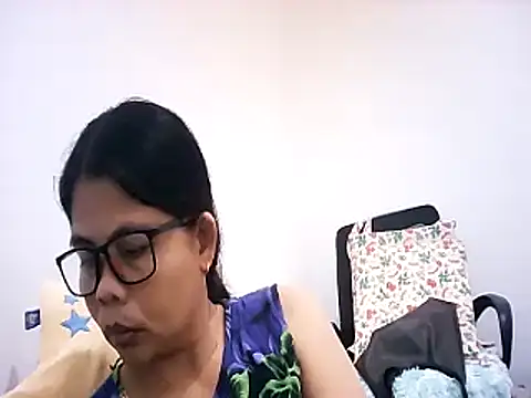 Snapshot of pinay_milfxx chatting on December 17, 12:27 am pinay milfxx online show from December 17, 12:27 am