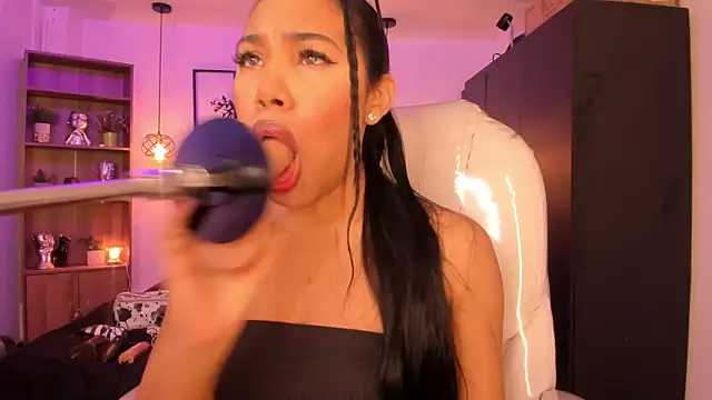 Snapshot of Olivia_ds chatting on December 30, 3:58 am Olivia ds online show from December 30, 3:58 am