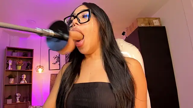 Snapshot of Olivia_ds chatting on January 13, 7:11 am Olivia ds online show from January 13, 7:11 am