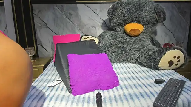 Niyirey1 online show from November 13, 12:37 pm