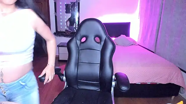 yesie hot online show from December 7, 4:09 am