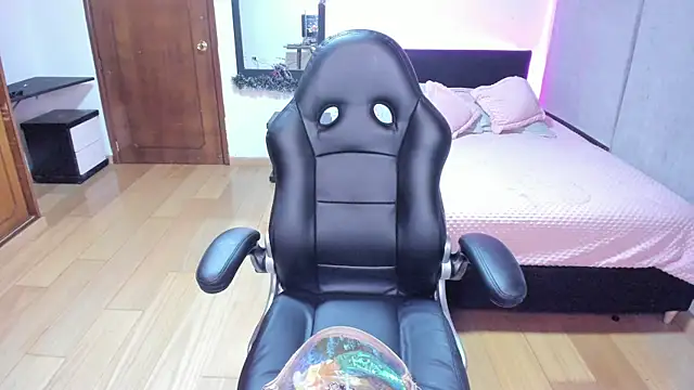 yesie hot online show from January 10, 2:25 am