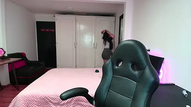 yesie hot online show from September 30, 1:21 am