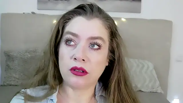 Snapshot of PetersEmily chatting on December 1, 10:10 pm PetersEmily online show from December 1, 10:10 pm