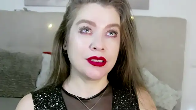 Snapshot of PetersEmily chatting on December 8, 10:03 pm PetersEmily online show from December 8, 10:03 pm