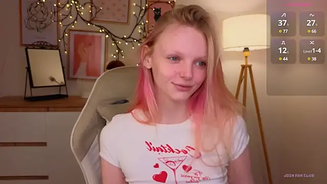 Snapshot of evangel1ne chatting on December 22, 5:23 am evangel1ne online show from December 22, 5:23 am