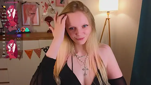 Snapshot of evangel1ne chatting on October 31, 5:47 pm evangel1ne online show from October 31, 5:47 pm