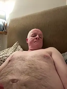 Snapshot of locallad88 chatting on February 5, 8:35 pm locallad88 online show from February 5, 8:35 pm