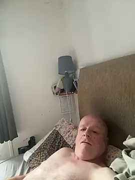 Snapshot of locallad88 chatting on October 14, 8:04 am locallad88 online show from October 14, 8:04 am